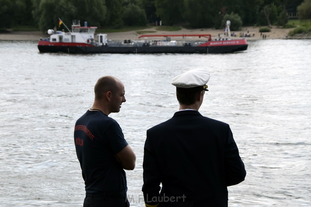 Uebung BF Taucher und Presse Koeln Zoobruecke Rhein P392.JPG - Miklos Laubert